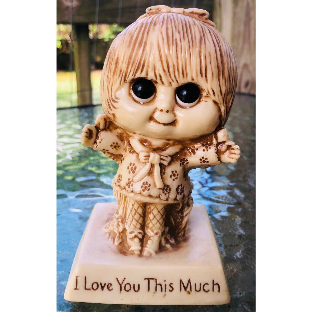 Russ Berries Resin Figurine I Love You This Much Manga Little Girl Sillisculpt